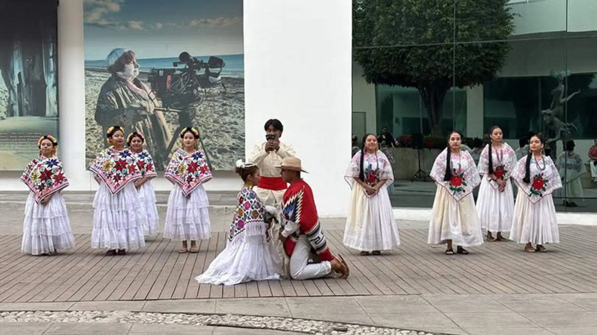 El grupo de Ballet Floklórico de la BUAP emitió la convocatoria al público en general